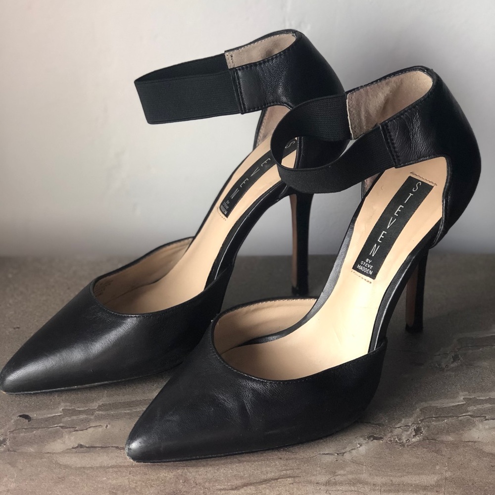 Sexy & classy Steve Madden Heels.